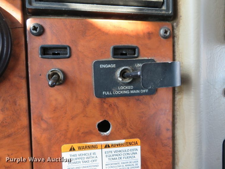 image for item DI2071 2007 Peterbilt 335 flatbed truck