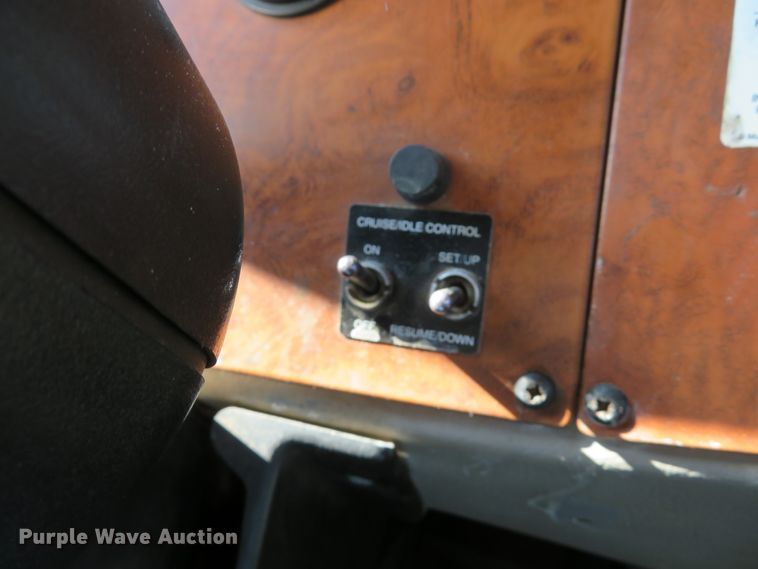 image for item DI2071 2007 Peterbilt 335 flatbed truck