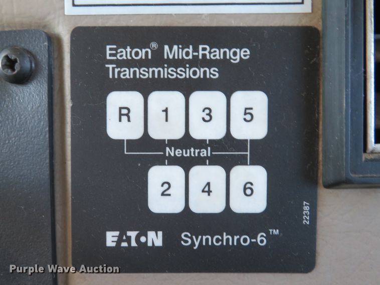 image for item DI2071 2007 Peterbilt 335 flatbed truck