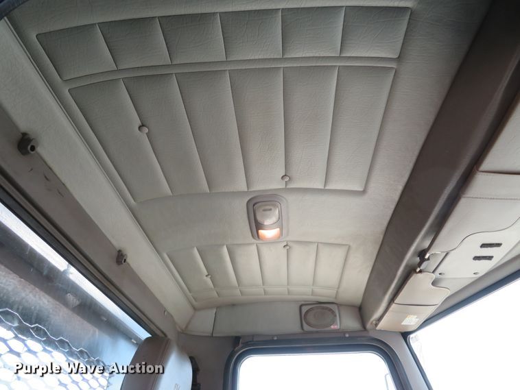 image for item DI2071 2007 Peterbilt 335 flatbed truck