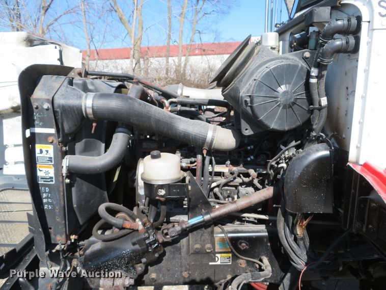 image for item DI2071 2007 Peterbilt 335 flatbed truck