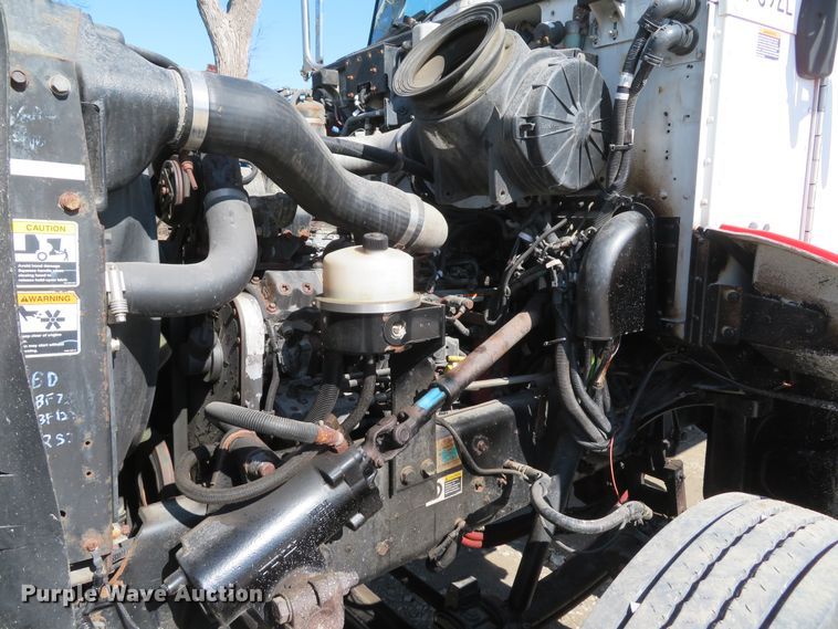 image for item DI2071 2007 Peterbilt 335 flatbed truck