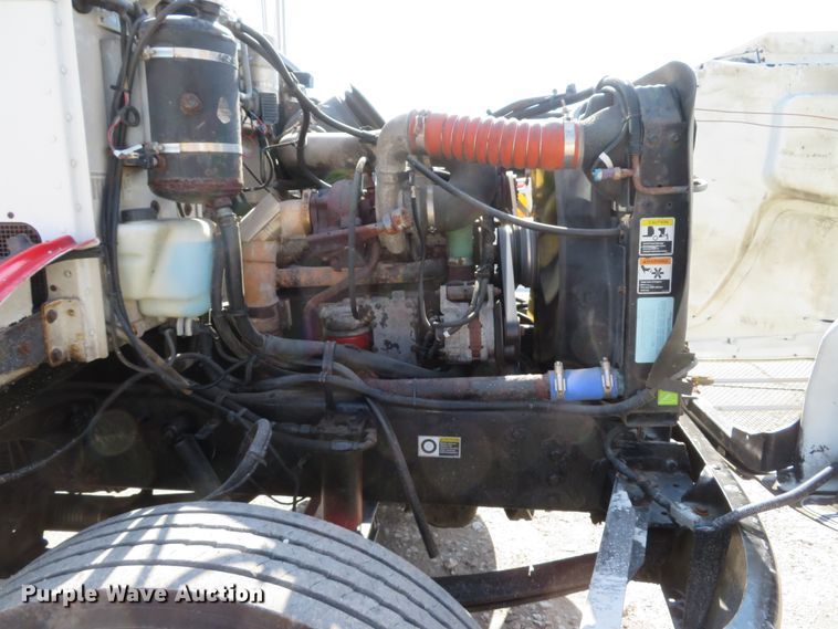 image for item DI2071 2007 Peterbilt 335 flatbed truck