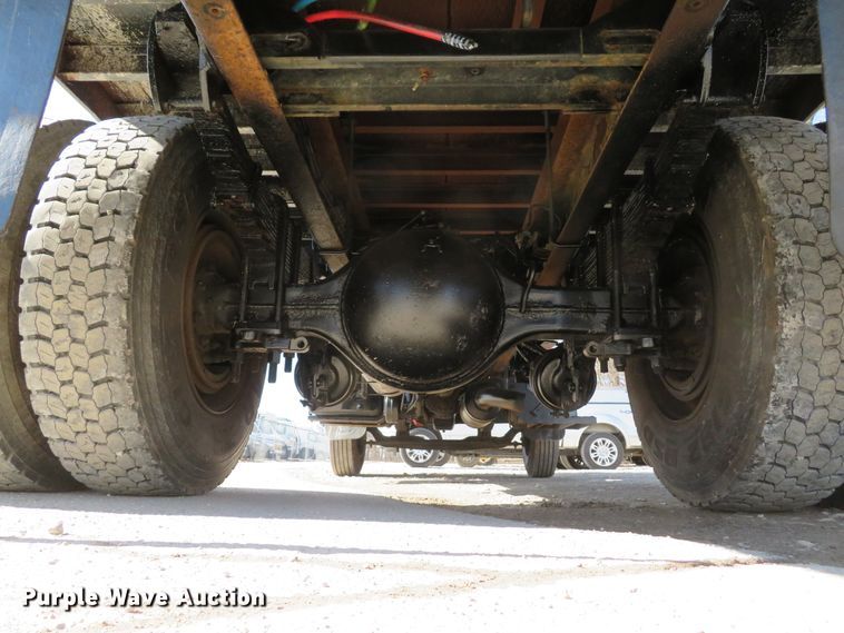 image for item DI2071 2007 Peterbilt 335 flatbed truck