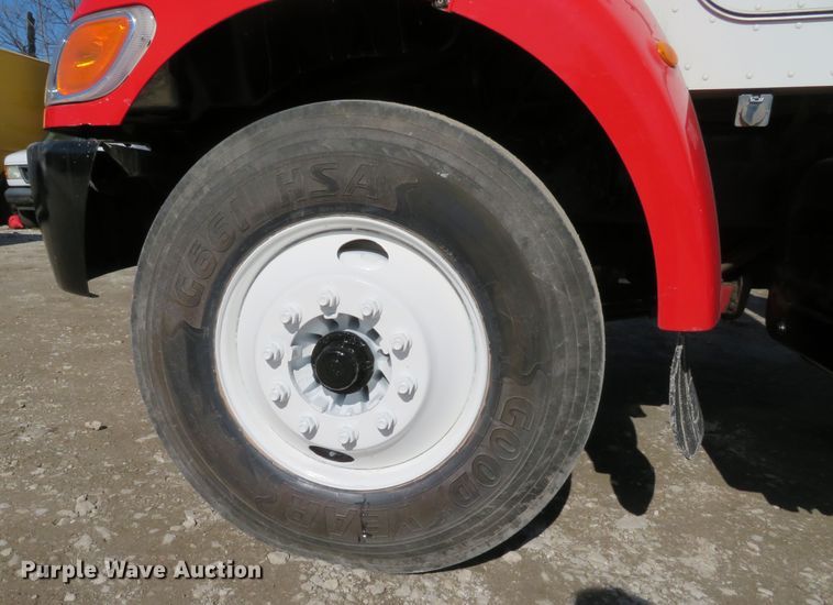 image for item DI2071 2007 Peterbilt 335 flatbed truck