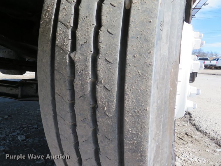 image for item DI2071 2007 Peterbilt 335 flatbed truck