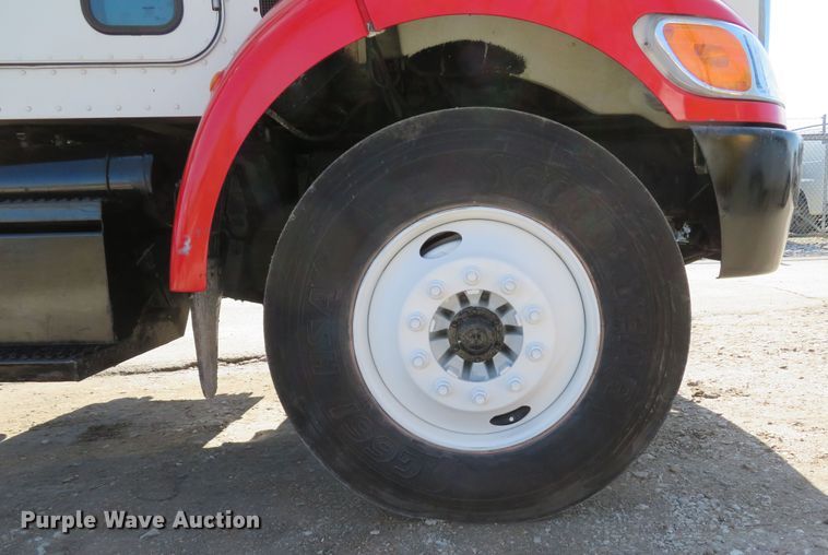 image for item DI2071 2007 Peterbilt 335 flatbed truck