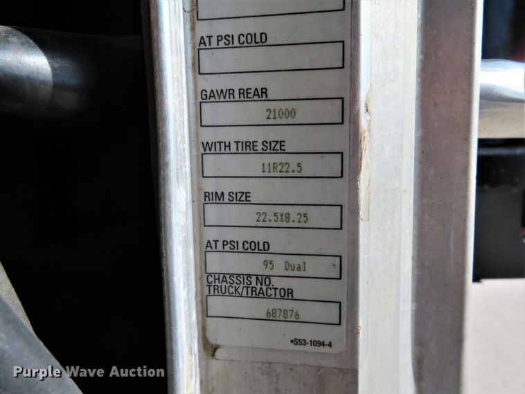 image for item DI2071 2007 Peterbilt 335 flatbed truck