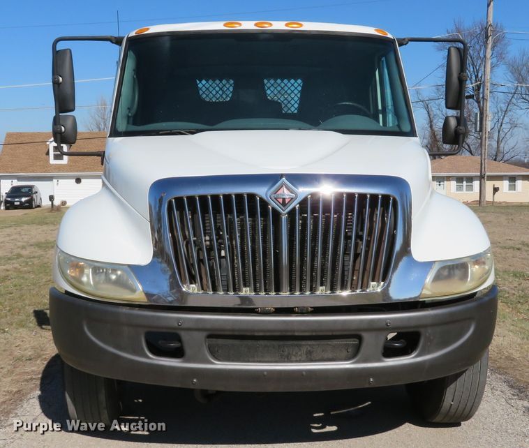 image for item DI2080 2002 International 4300 dump flatbed truck