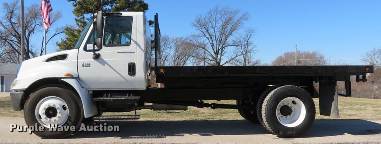 image for item DI2080 2002 International 4300 dump flatbed truck