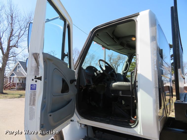 image for item DI2080 2002 International 4300 dump flatbed truck