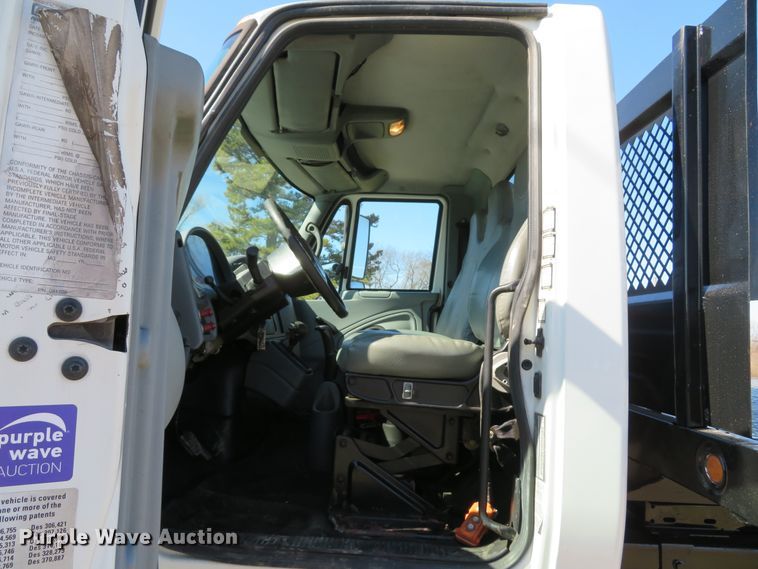 image for item DI2080 2002 International 4300 dump flatbed truck