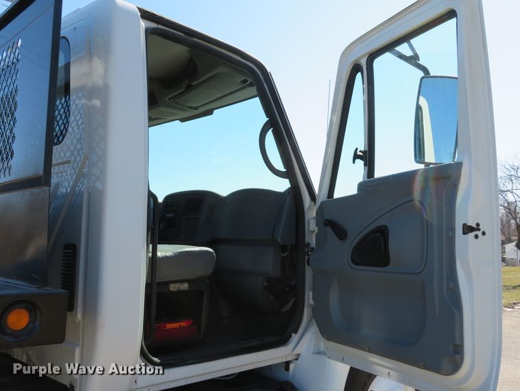 image for item DI2080 2002 International 4300 dump flatbed truck