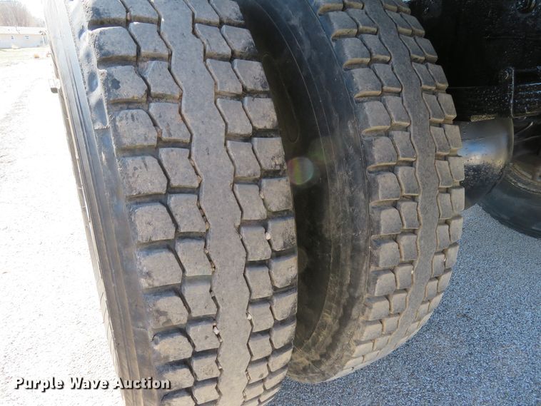 image for item DI2080 2002 International 4300 dump flatbed truck