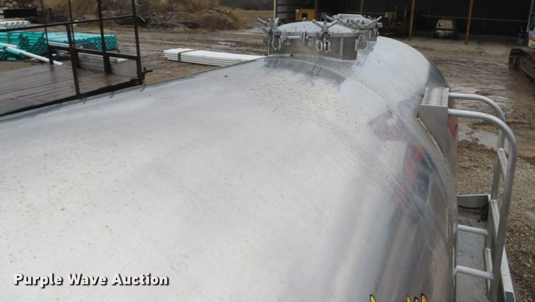 image for item DI2081 2013 KeeVac Industires KV-2500 aluminum vacuum tank bed