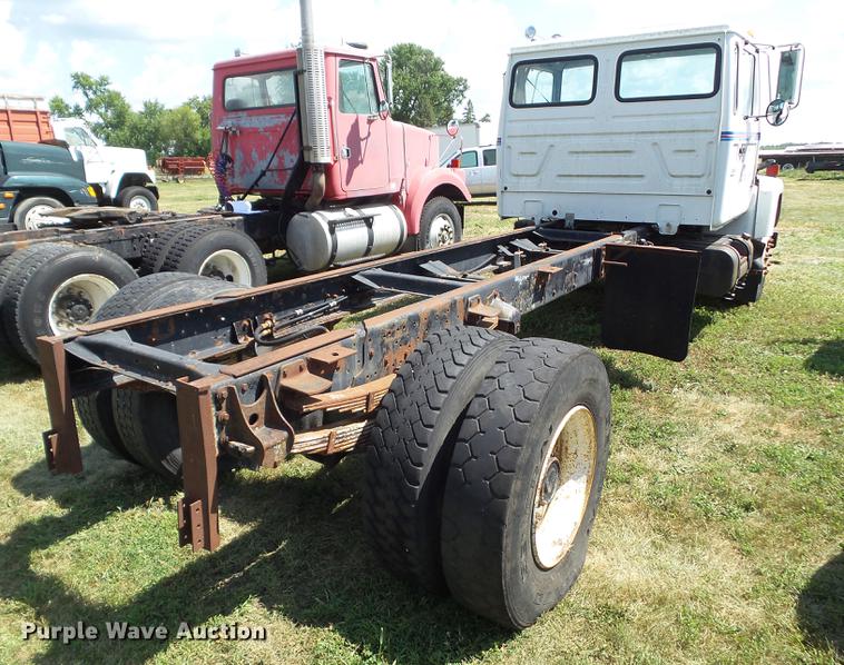 image for item DZ9048 1998 Mack CS300P truck cab and chassis