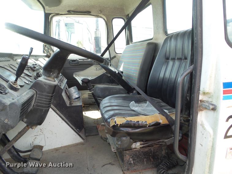 image for item DZ9048 1998 Mack CS300P truck cab and chassis