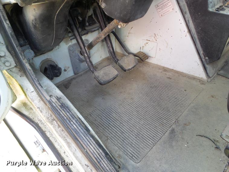 image for item DZ9048 1998 Mack CS300P truck cab and chassis