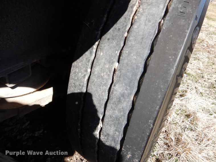 image for item EK9185 2001 United Stacker enclosed cargo trailer