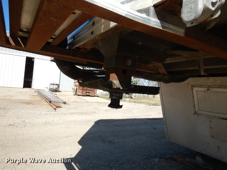 image for item EK9185 2001 United Stacker enclosed cargo trailer