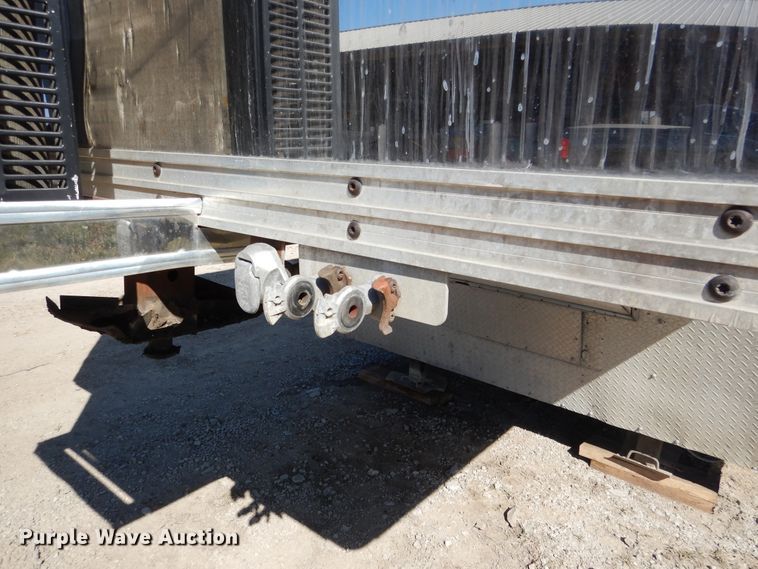 image for item EK9185 2001 United Stacker enclosed cargo trailer