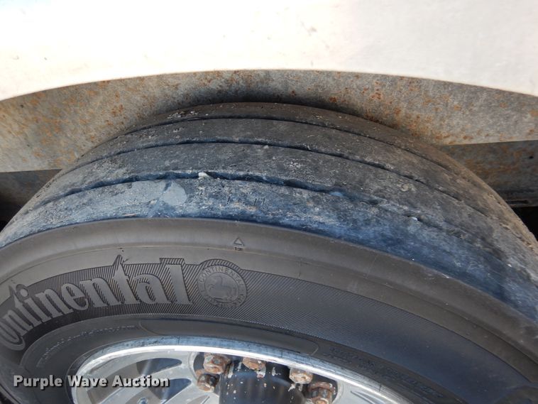 image for item EK9185 2001 United Stacker enclosed cargo trailer