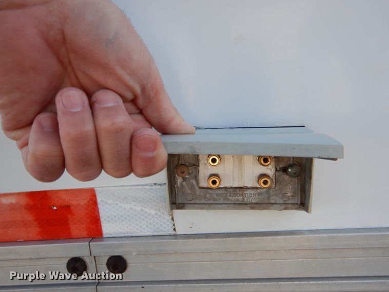 image for item EK9185 2001 United Stacker enclosed cargo trailer