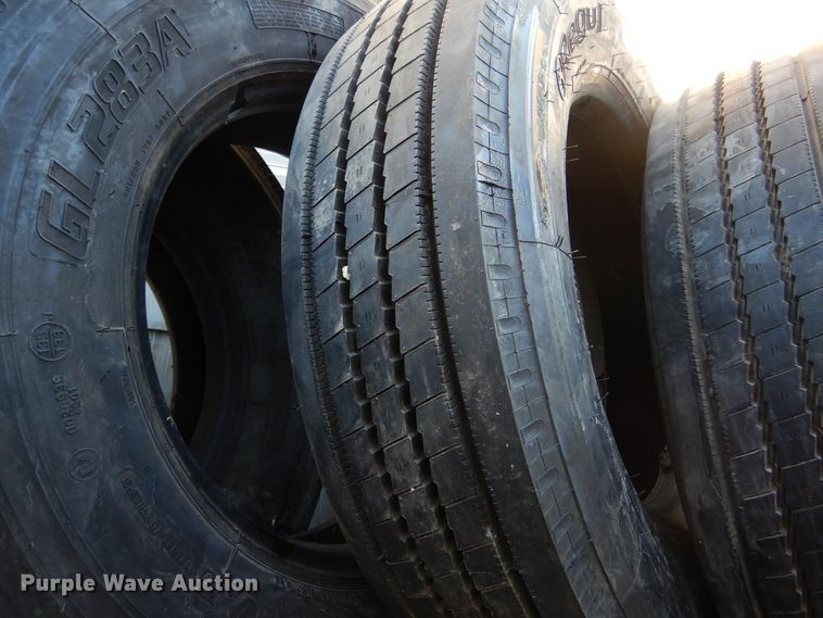 image for item EK9185 2001 United Stacker enclosed cargo trailer