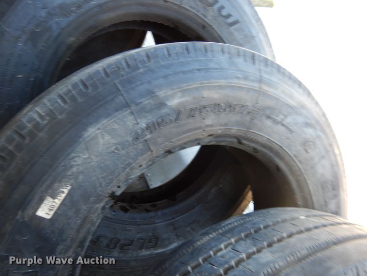 image for item EK9185 2001 United Stacker enclosed cargo trailer