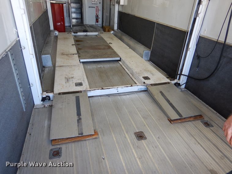 image for item EK9185 2001 United Stacker enclosed cargo trailer