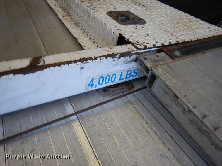 image for item EK9185 2001 United Stacker enclosed cargo trailer