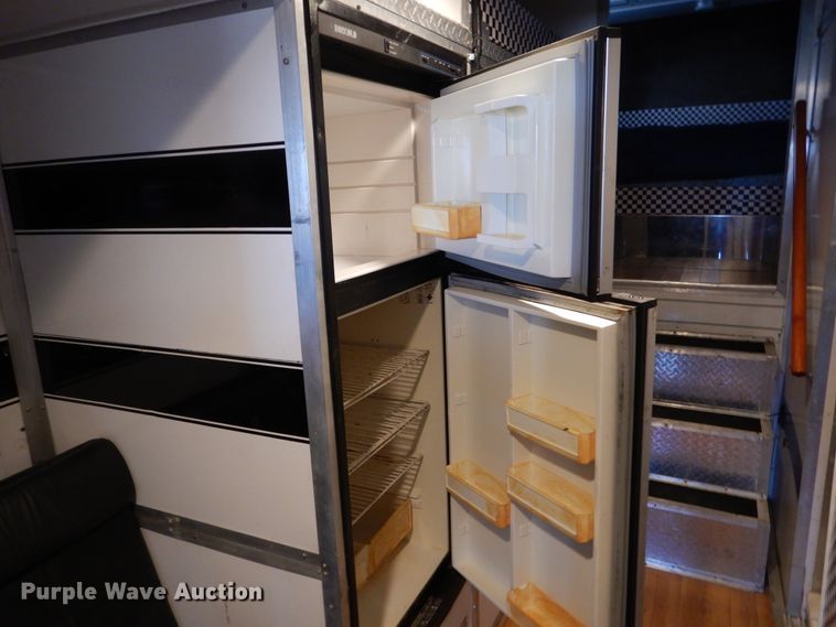 image for item EK9185 2001 United Stacker enclosed cargo trailer