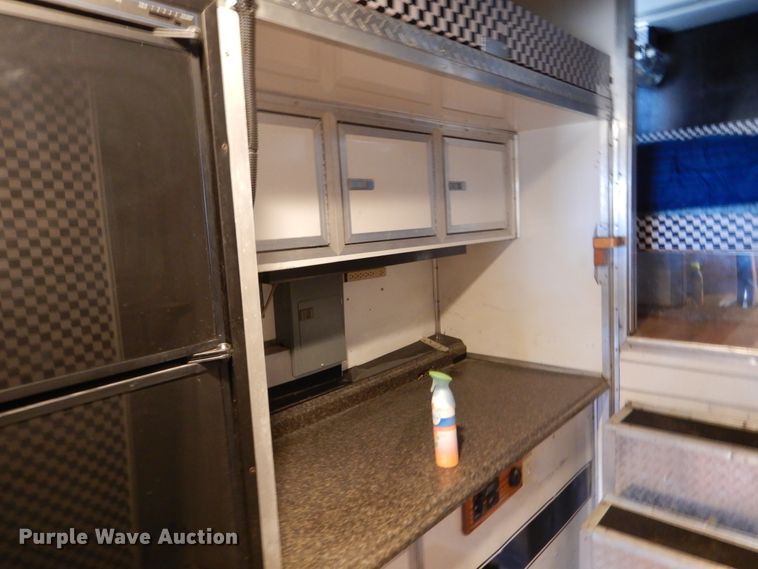 image for item EK9185 2001 United Stacker enclosed cargo trailer