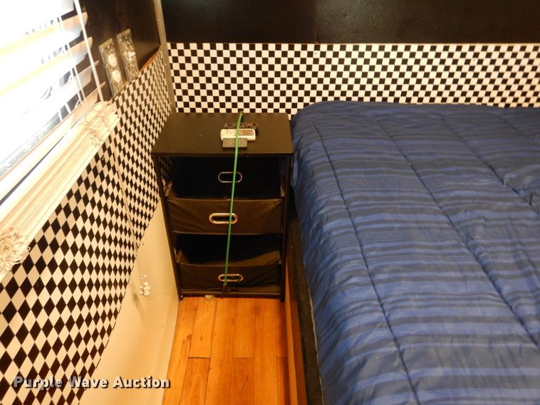 image for item EK9185 2001 United Stacker enclosed cargo trailer