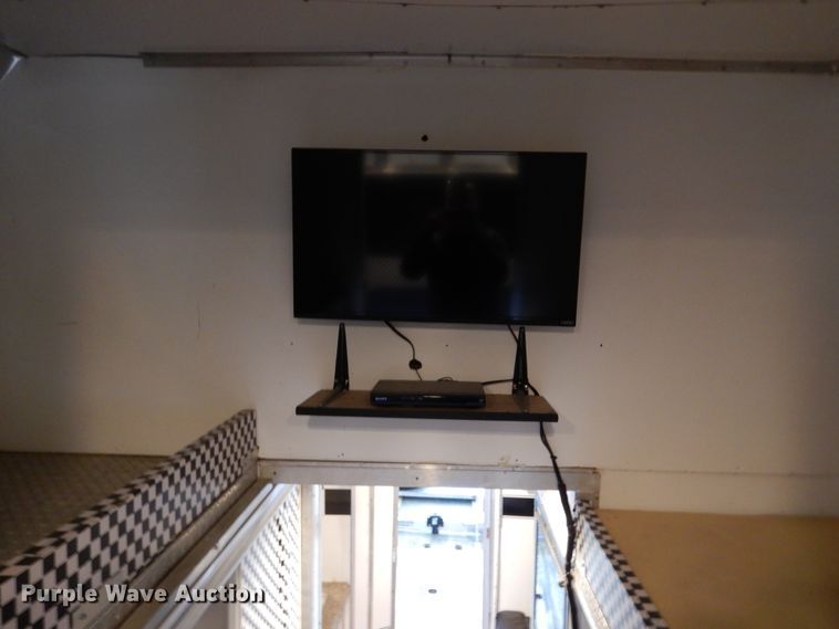 image for item EK9185 2001 United Stacker enclosed cargo trailer