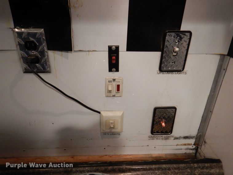 image for item EK9185 2001 United Stacker enclosed cargo trailer