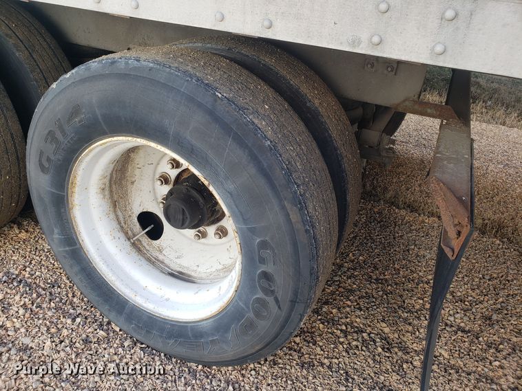 image for item EZ9113 1997 Strick dry van trailer