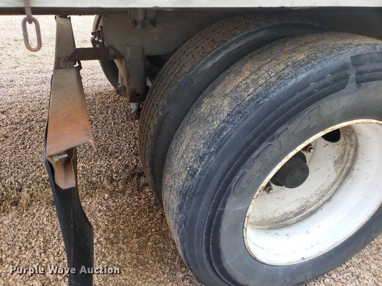 image for item EZ9113 1997 Strick dry van trailer