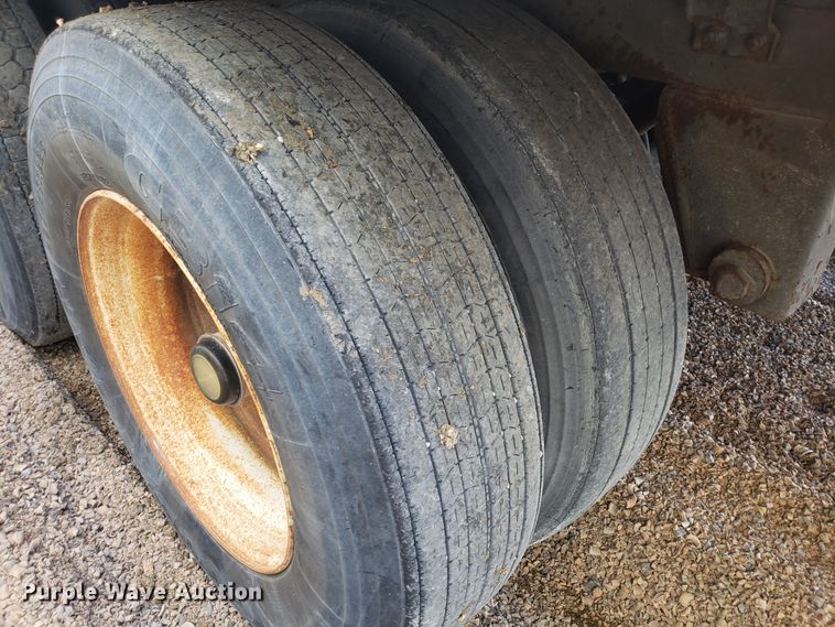 image for item EZ9114 2001 Stroughton AVW-535T-S-C-AR dry van trailer