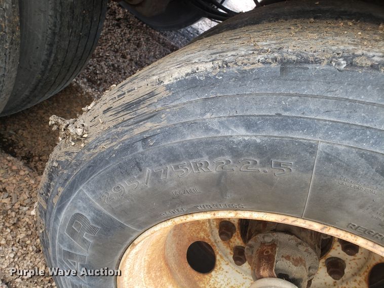 image for item EZ9114 2001 Stroughton AVW-535T-S-C-AR dry van trailer