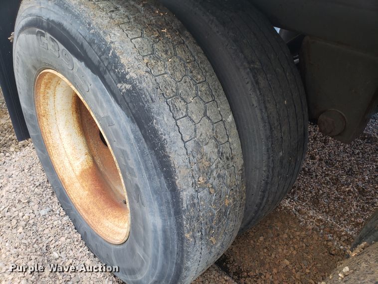 image for item EZ9114 2001 Stroughton AVW-535T-S-C-AR dry van trailer