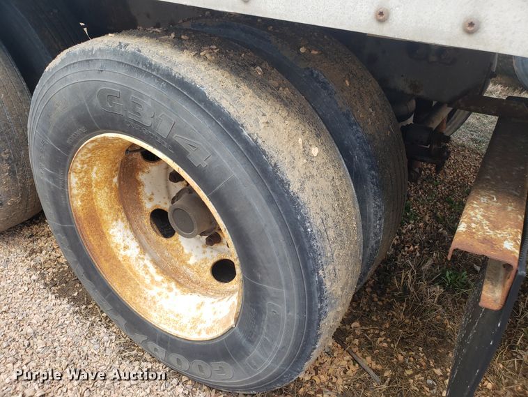 image for item EZ9115 1997 Strick dry van trailer