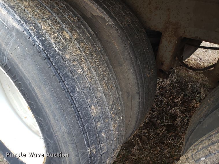 image for item EZ9116 1998 Hyundai VI2530152JS dry van trailer