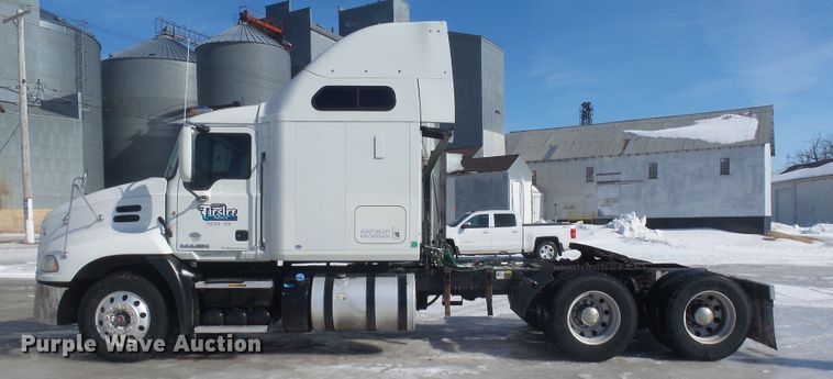 image for item FR9502 2012 Mack CXU613 semi truck