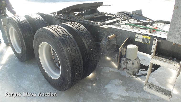 image for item FR9502 2012 Mack CXU613 semi truck