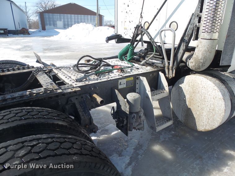 image for item FR9502 2012 Mack CXU613 semi truck