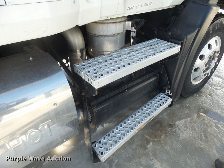 image for item FR9502 2012 Mack CXU613 semi truck