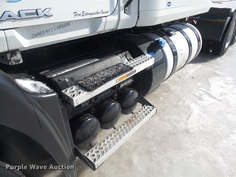 image for item FR9502 2012 Mack CXU613 semi truck