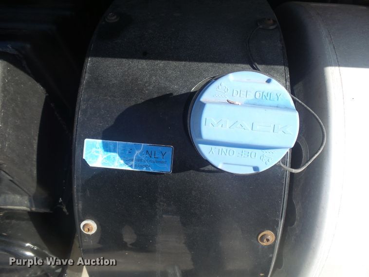 image for item FR9502 2012 Mack CXU613 semi truck