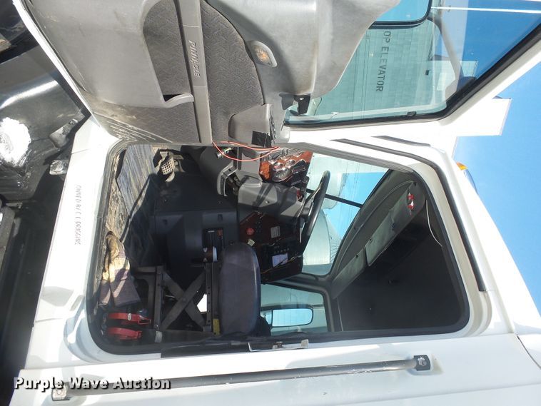 image for item FR9502 2012 Mack CXU613 semi truck